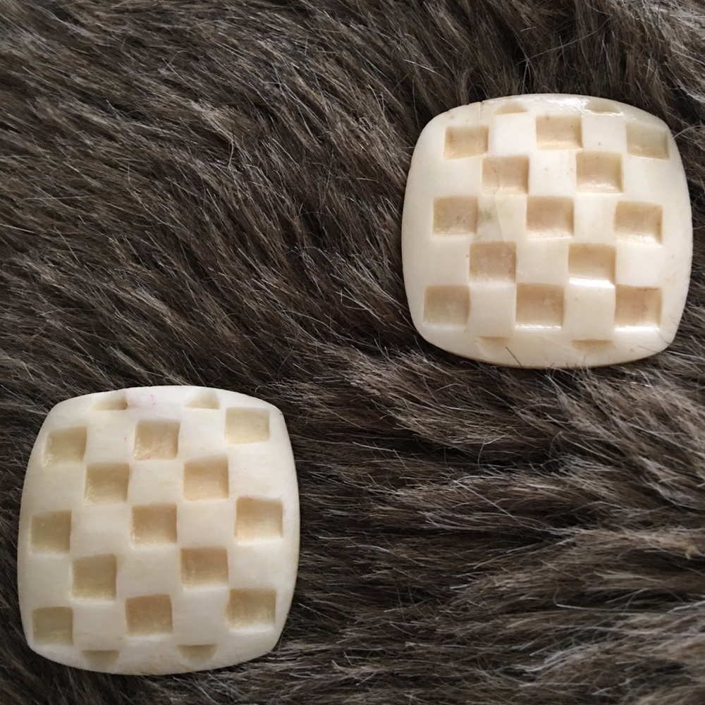 Vintage waffle cream resin clip on earrings